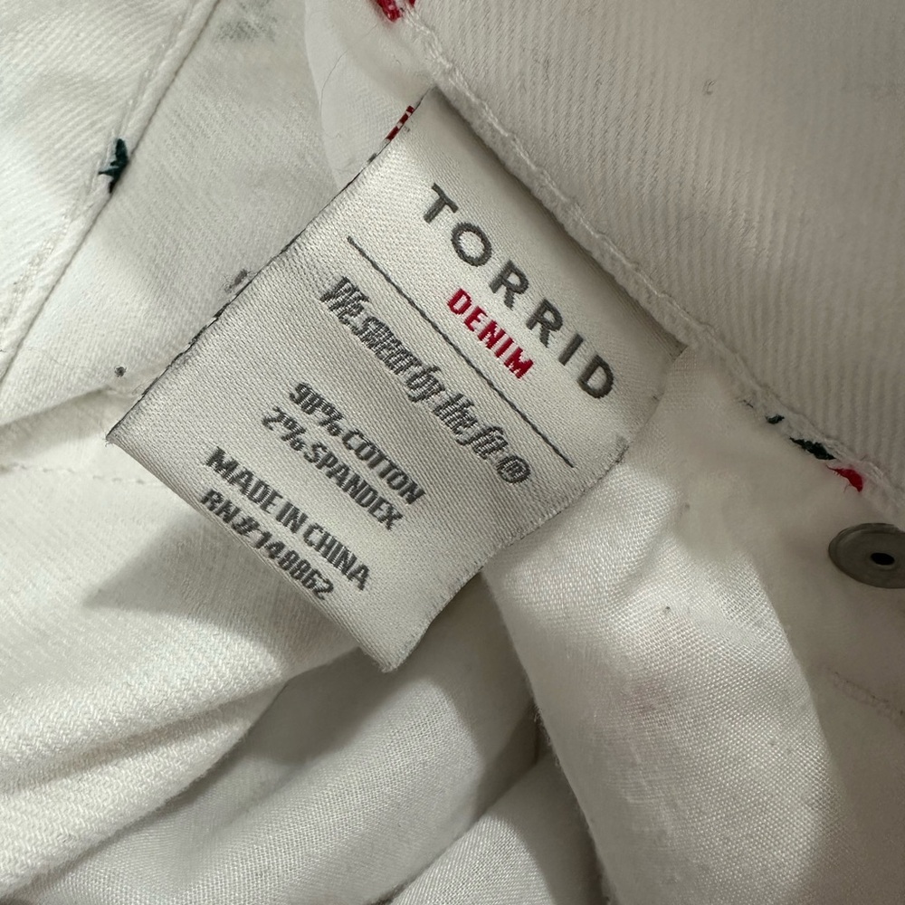 torrid White Cherry Print Denim Shorts - Picture 5 of 7